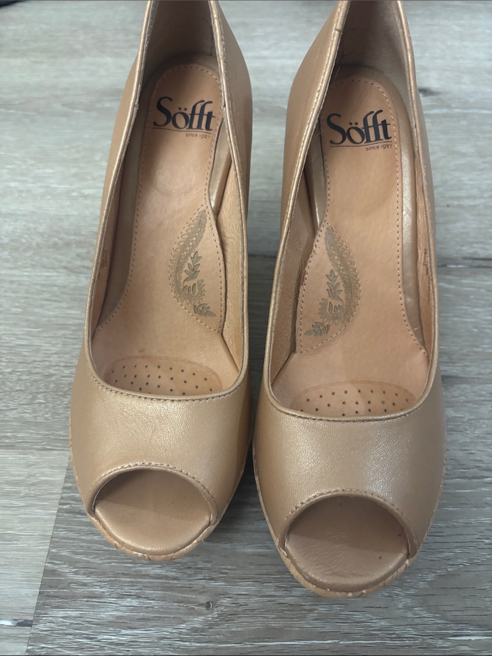 Sofft Tan Peep-Toe Leather Heels